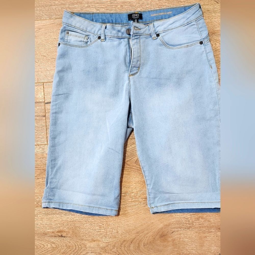 NEW  WITHOUT TAGS WOMEN'S  SUMMER SHORTS JONES US 14 BLUE COLOR